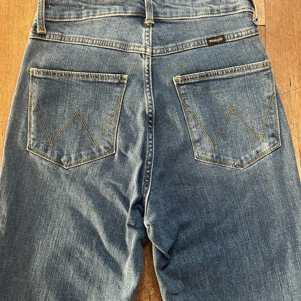 Wrangler High Rise Vintage Taper Jeans Size 2 Straight Leg Light Wash Denim - Picture 11 of 14